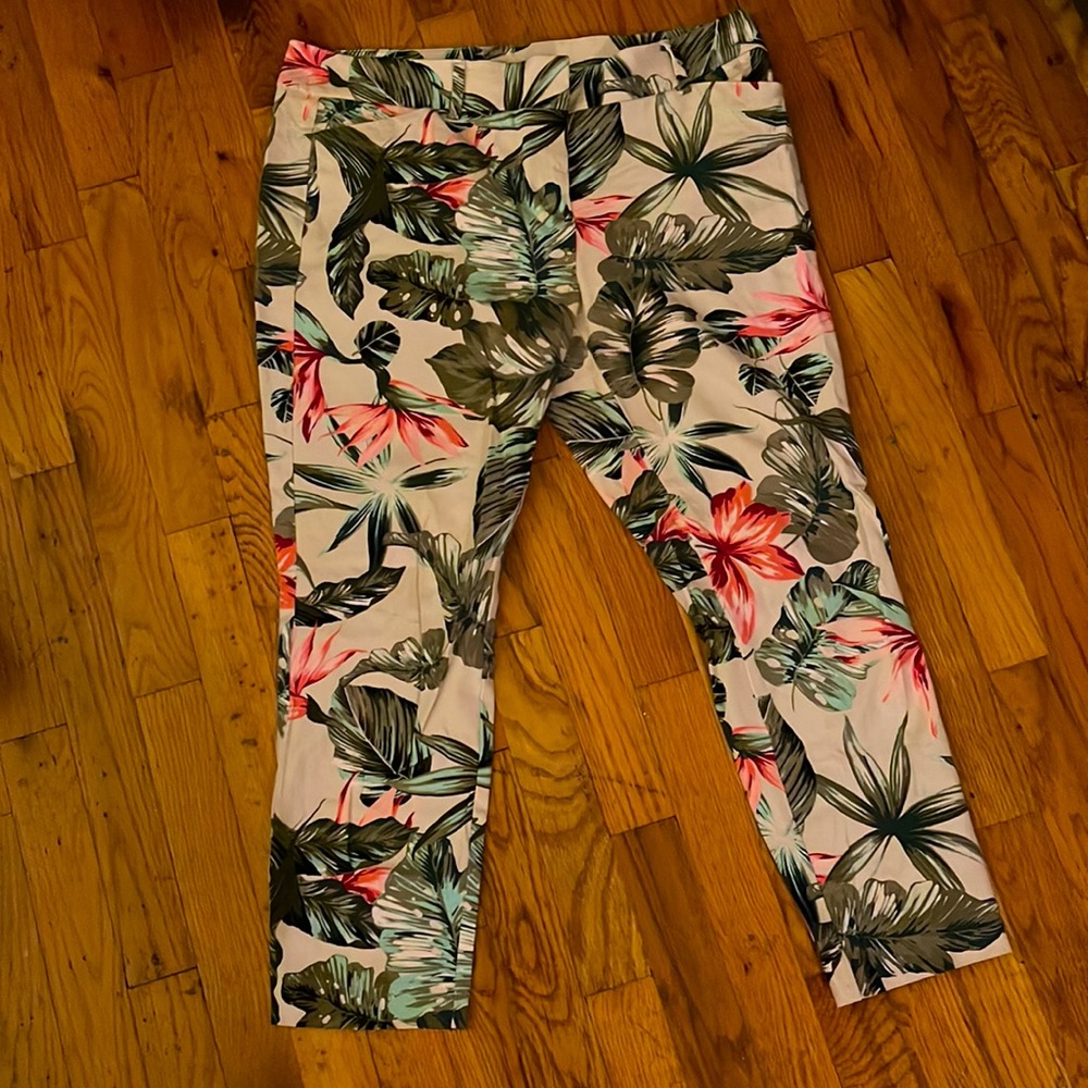 NY & Company 7th Ave Capri’s Pants- Palm Print